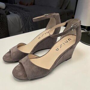 Unisa Taupe Suede Wedge Sandals 8.5